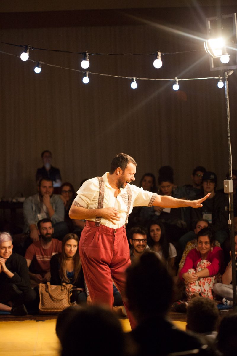 Cena de O Feliz (Detalhe Teatro/Blumenau)