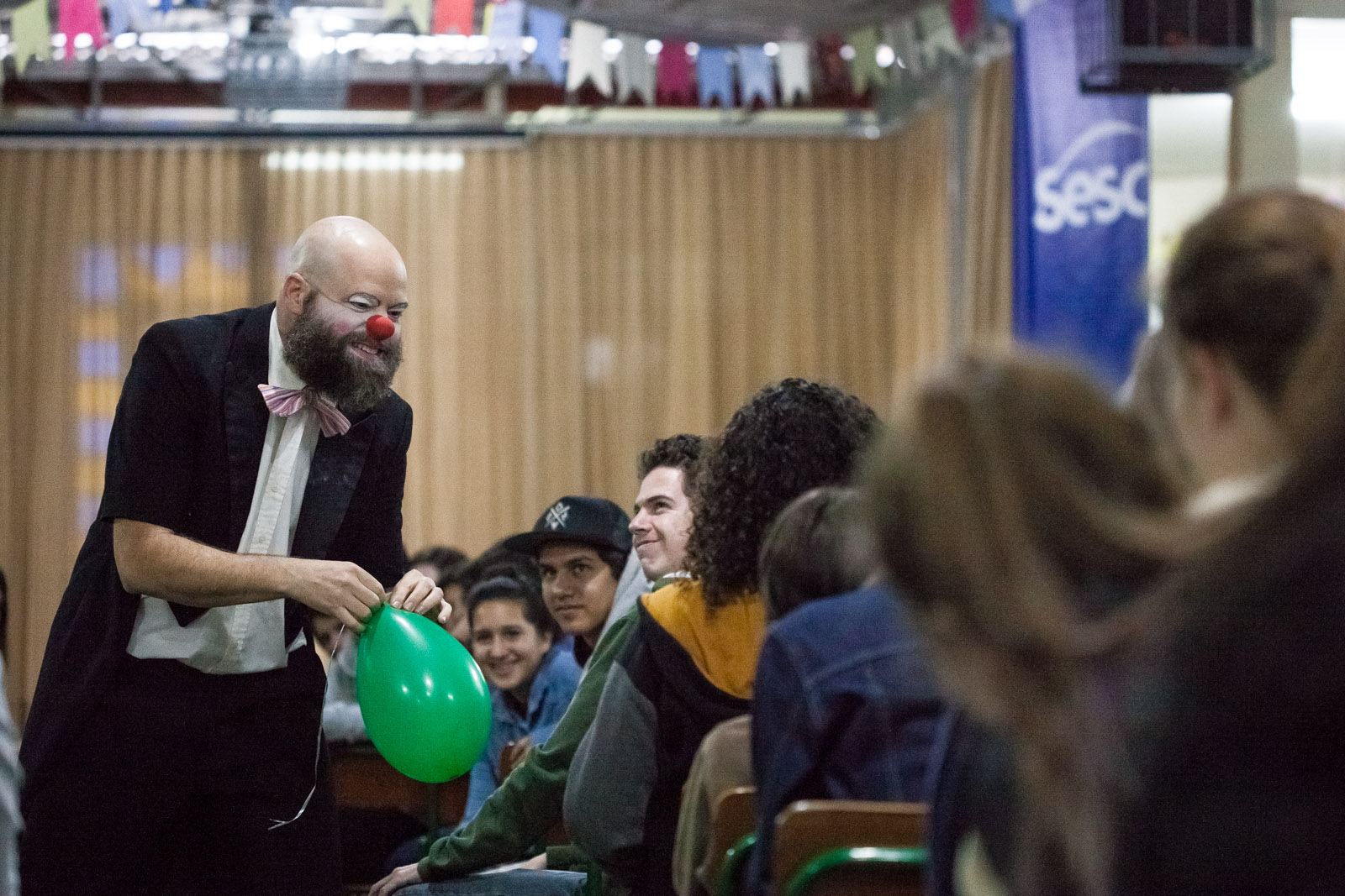 É Tentando Que Se Desiste (Cia Carona de Teatro - Blumenau), na EEB Professor Honório Miranda (Gaspar)