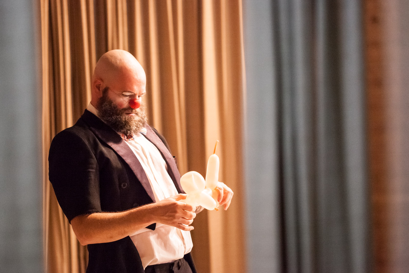 É Tentando Que Se Desiste (Cia Carona de Teatro - Blumenau), na EEB Professor Honório Miranda (Gaspar)